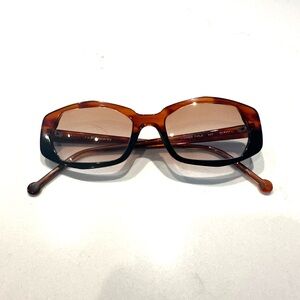 l.a.Eyeworks Corner Table